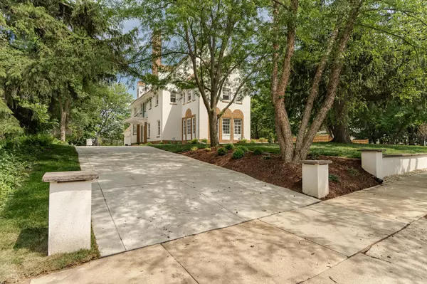 925 6th ST SW, Rochester, MN 55902