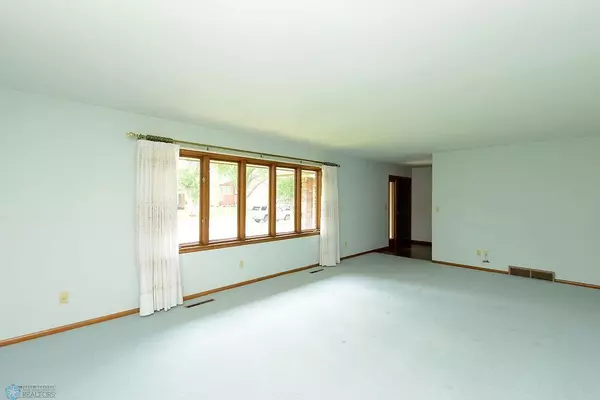 Fargo, ND 58103,507 24th AVE S