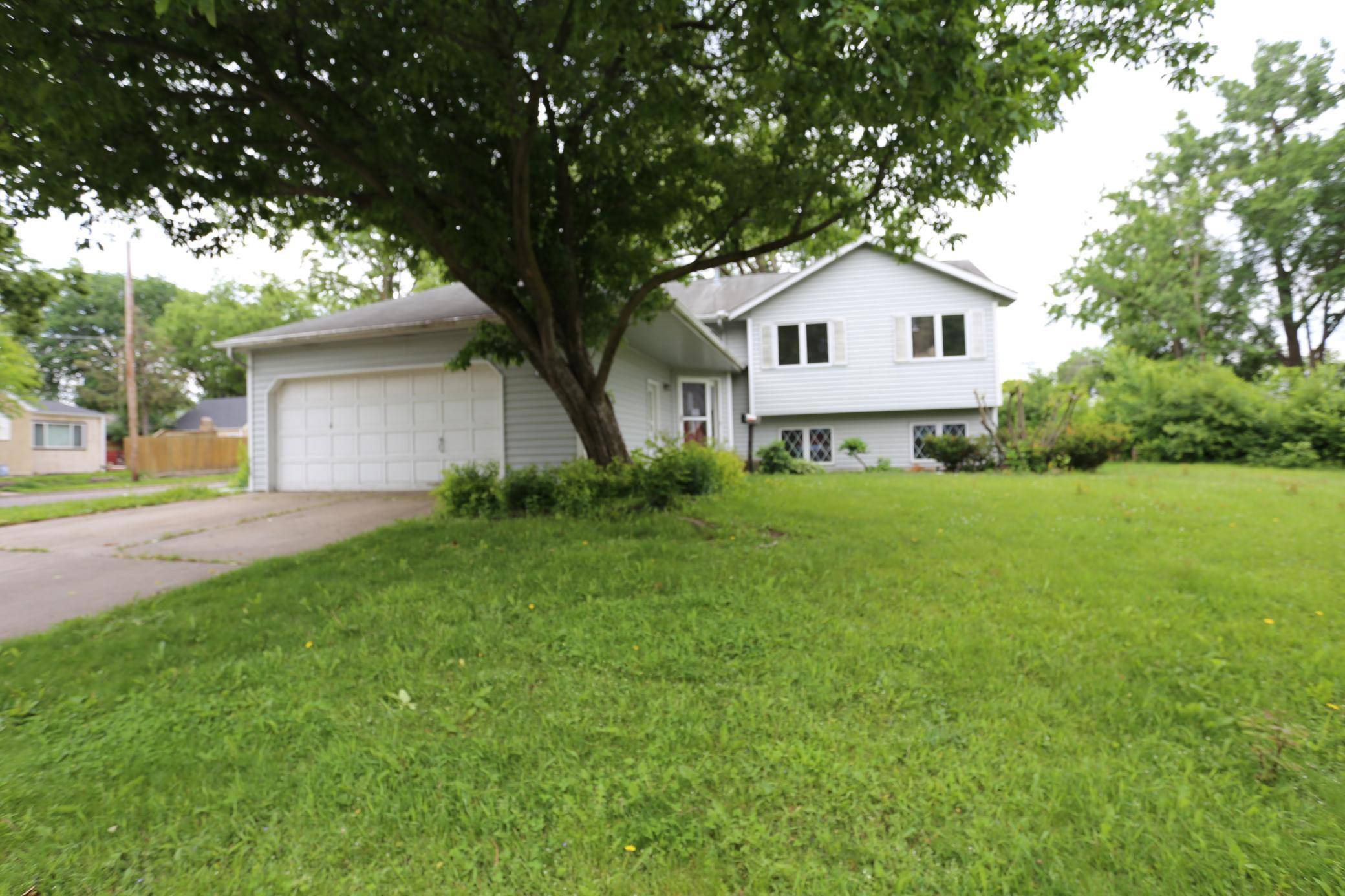 1716 Cottage AVE E, Saint Paul, MN 55106