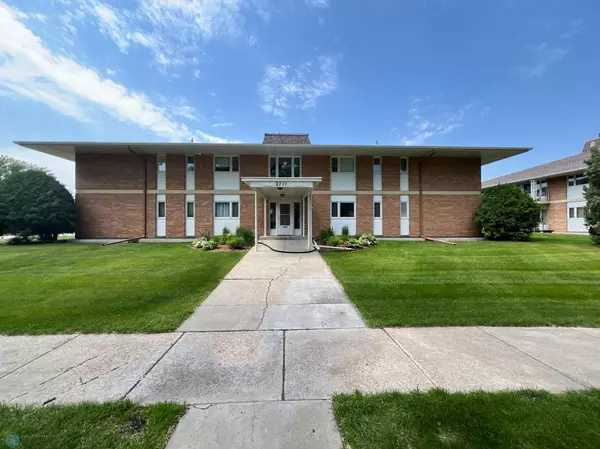 2711 12th ST S, Fargo, ND 58103