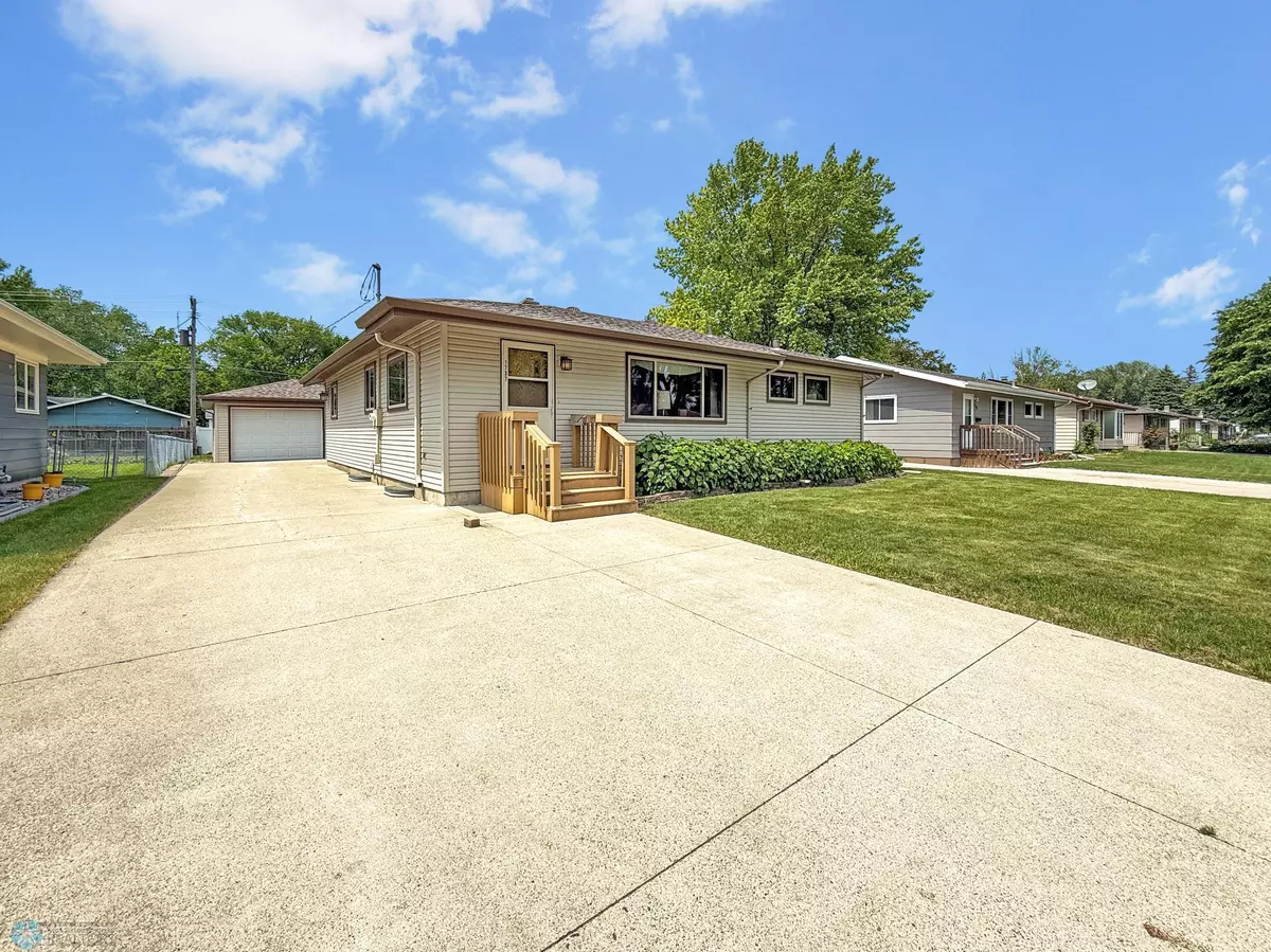 Fargo, ND 58103,1737 14 1/2 ST S