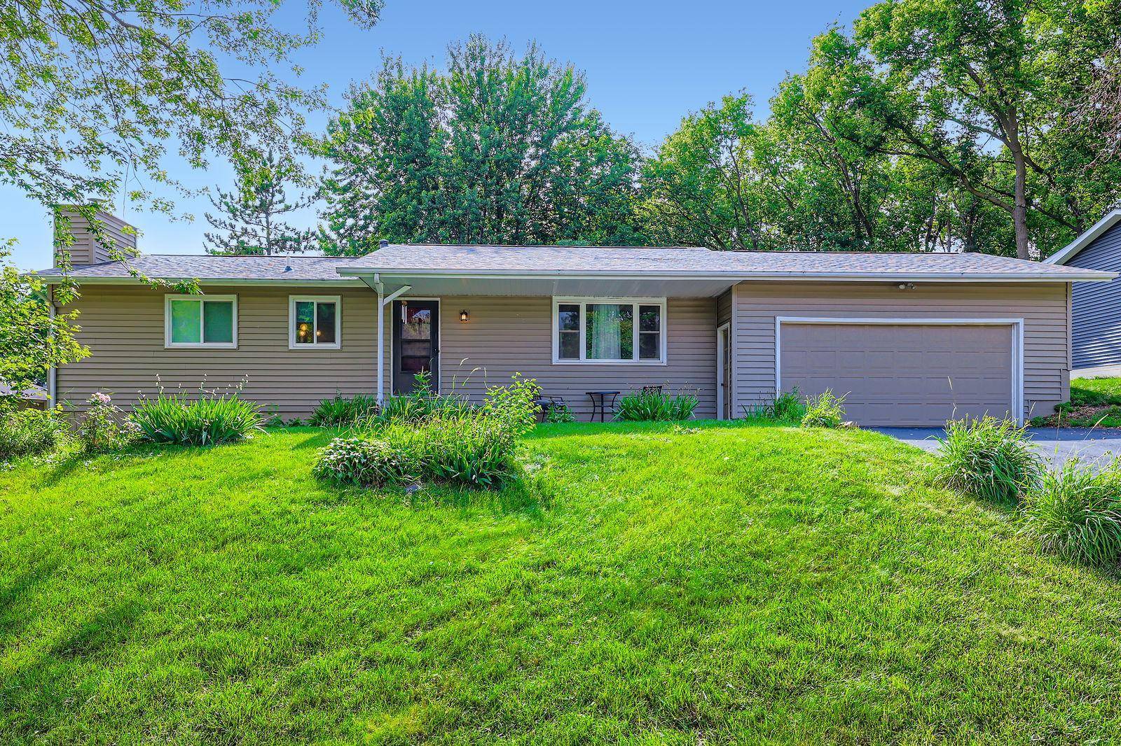 1430 Cardinal CV, Chaska, MN 55318