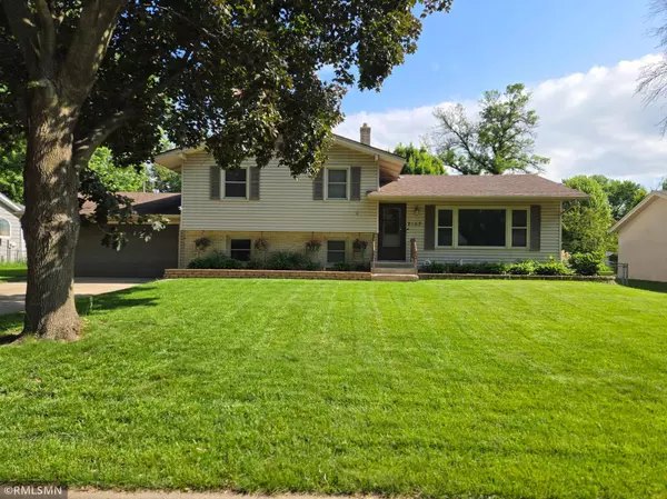 White Bear Lake, MN 55110,2167 Lakeaires BLVD