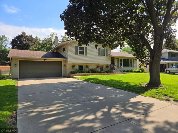 White Bear Lake, MN 55110,2167 Lakeaires BLVD