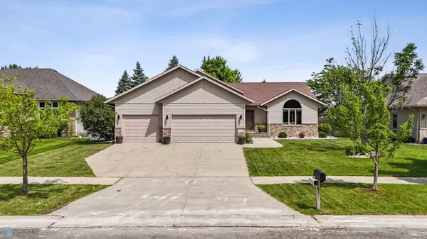 1421 55 AVE S,  Fargo,  ND 58104