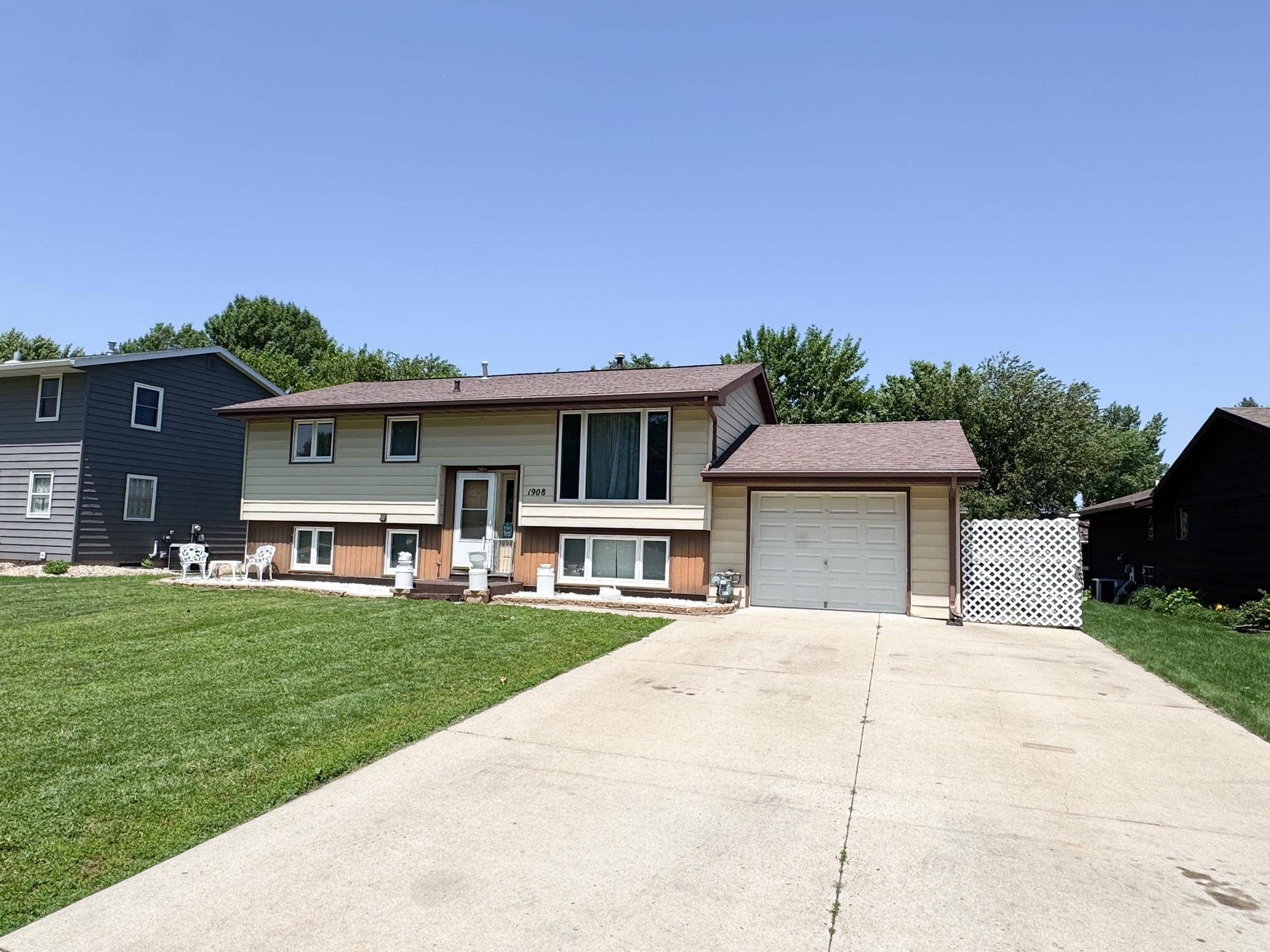 1908 Summit AVE, Worthington, MN 56187