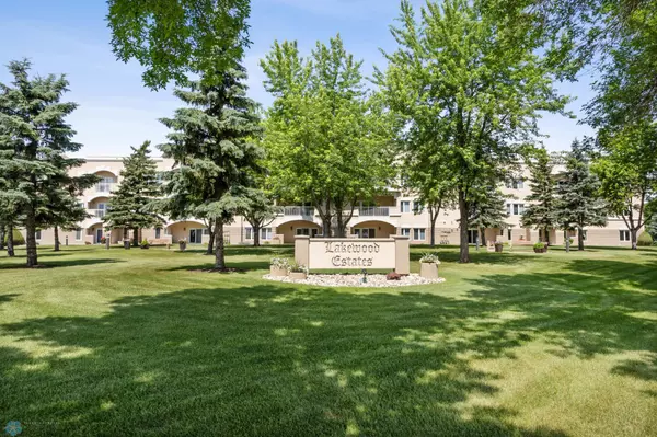 2501 30th AVE S, Fargo, ND 58103