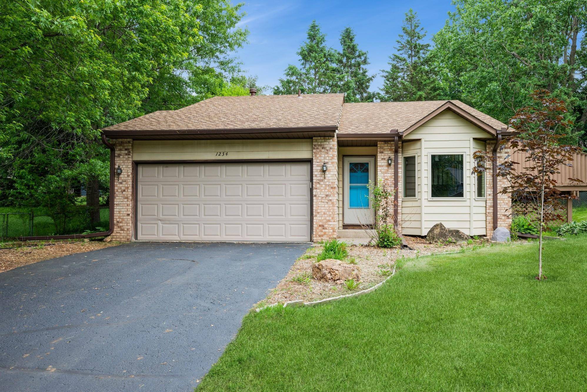 1234 Dennis ST N, Saint Paul, MN 55119
