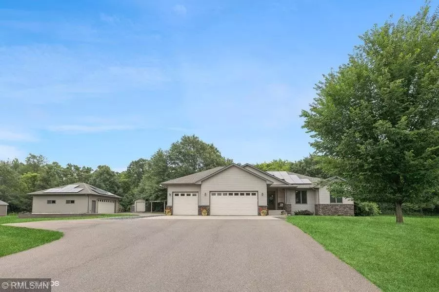 32396 59th Avenue WAY, Cannon Falls, MN 55009