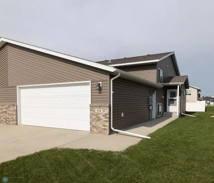 34 Cedar DR, Mapleton, ND 58059
