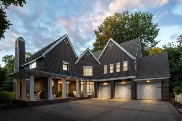 9550 Foxford RD, Chanhassen, MN 55317