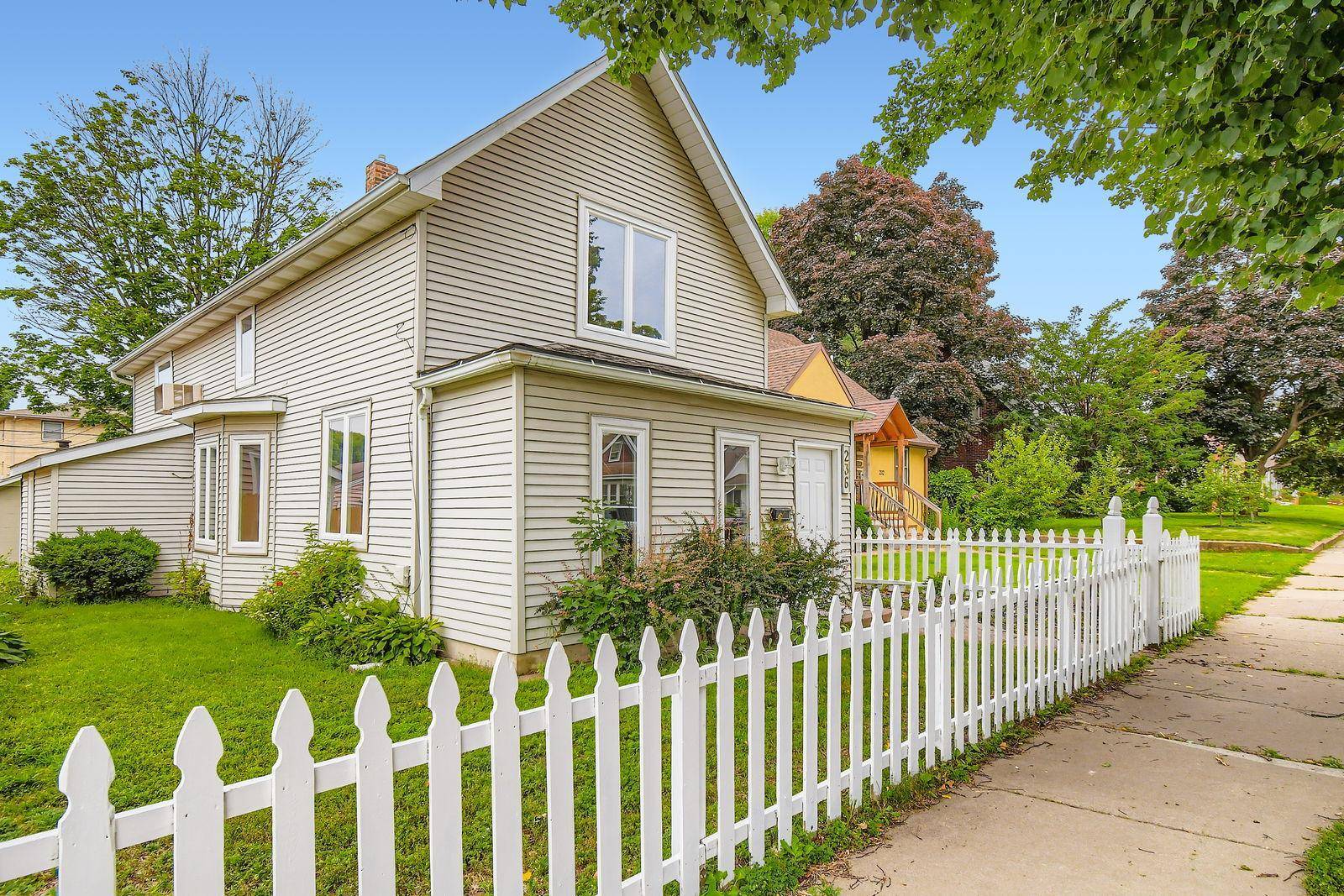 236 11th AVE S, South Saint Paul, MN 55075