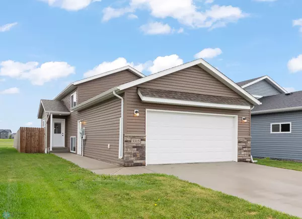 3315 Maple Leaf LOOP S, Fargo, ND 58104