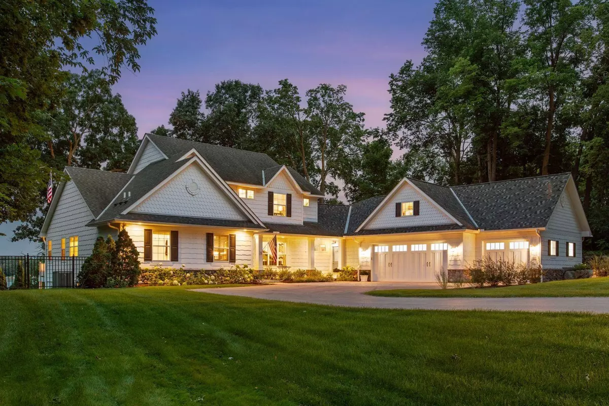 Wayzata, MN 55391,3017 Brooks LN