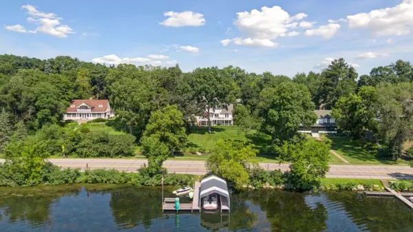 Wayzata, MN 55391,3017 Brooks LN