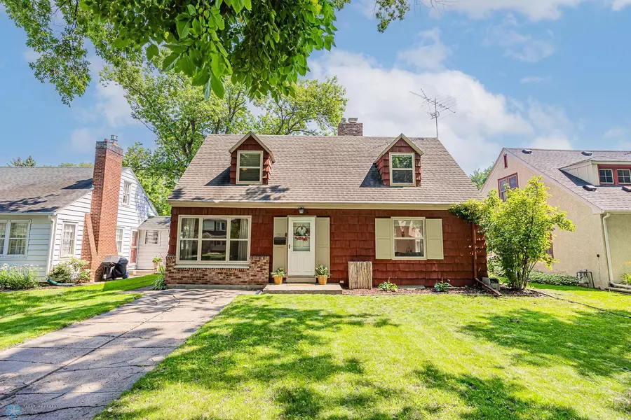 1241 2nd ST N, Fargo, ND 58102