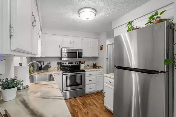 7803 Glenda CT, Apple Valley, MN 55124