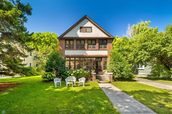 911 8th ST S, Fargo, ND 58103