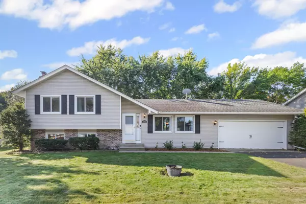 2007 E 115th ST, Burnsville, MN 55337