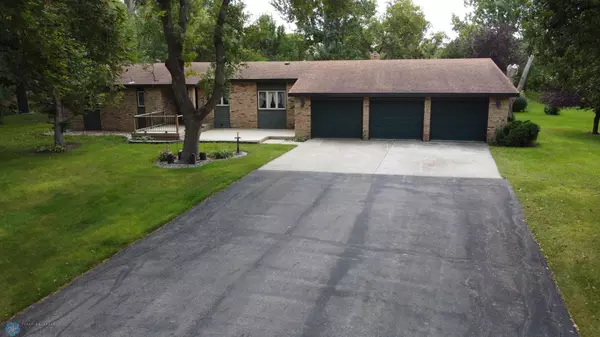 6807 Sunnyside DR,  Horace,  ND 58047