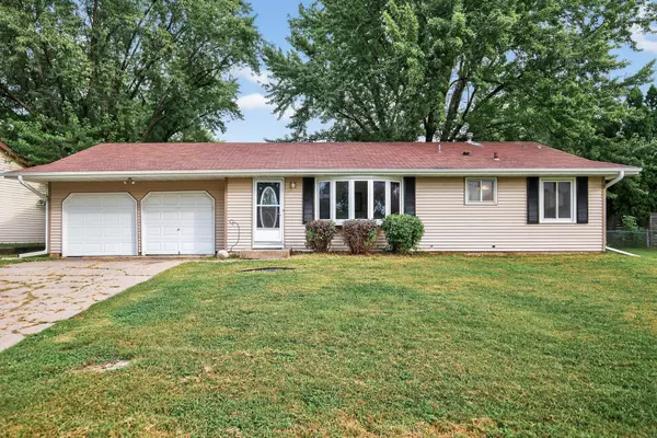 921 Cortland DR S, Apple Valley, MN 55124