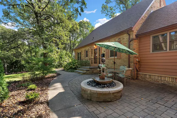 872 River LN, Anoka, MN 55303