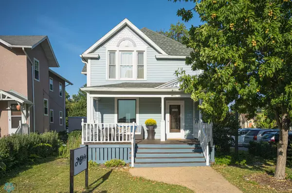 203 8th ST S, Fargo, ND 58103