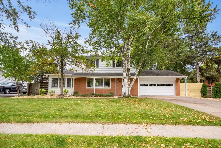 2590 Cedar AVE, White Bear Lake, MN 55110