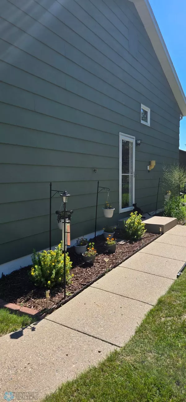 Fargo, ND 58104,1534 34 1/2 AVE S