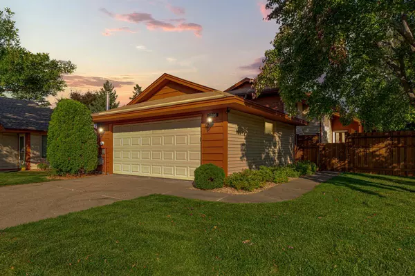 5328 Emerald WAY, Apple Valley, MN 55124