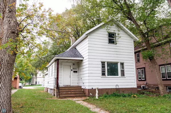 601 10th ST S, Fargo, ND 58103