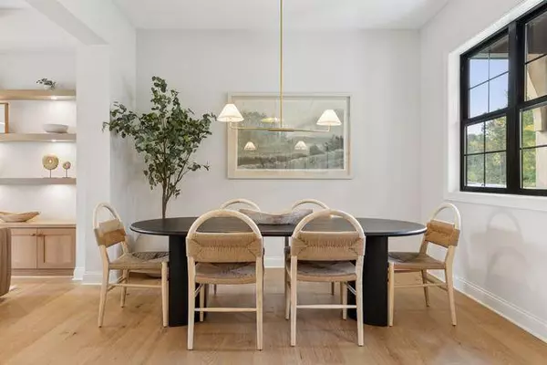 Chanhassen, MN 55317,9511 Eagle Ridge RD