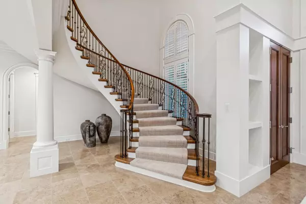 Wayzata, MN 55391,1492 Hunter DR