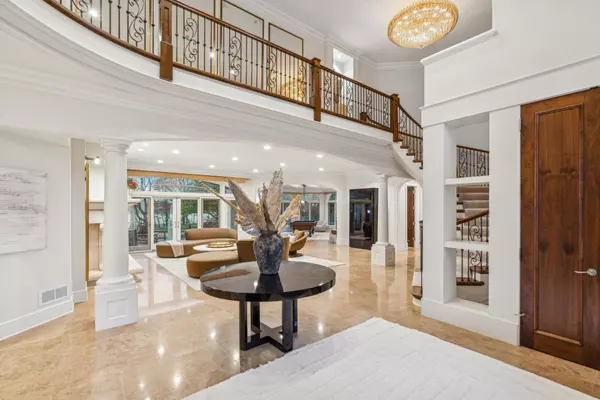 Wayzata, MN 55391,1492 Hunter DR