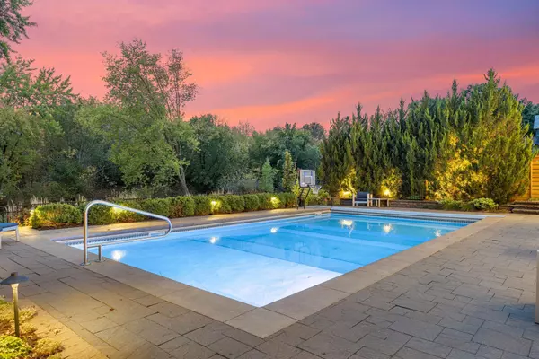 Edina, MN 55410,3509 W 55th ST