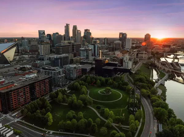 Minneapolis, MN 55415,1111 W River Pkwy