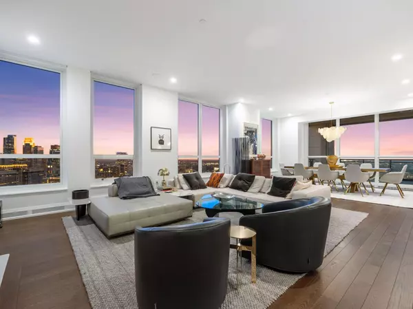 Minneapolis, MN 55415,1111 W River Pkwy