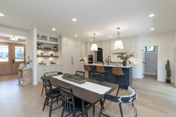 625 Ivy Falls AVE, Mendota Heights, MN 55118