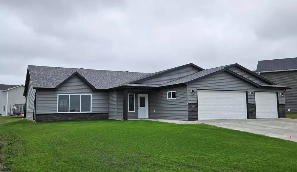 466 Skylane ST, Kindred, ND 58051