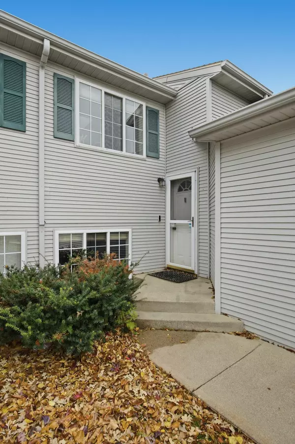 Fargo, ND 58103,4704 8th AVE S