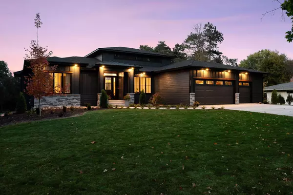 631 Callahan PL, Saint Paul, MN 55118