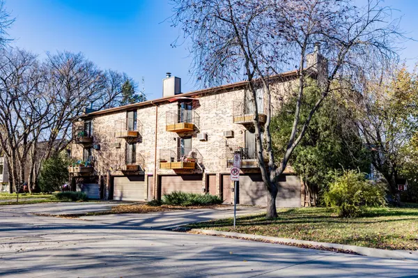 403 11th AVE S, Fargo, ND 58103