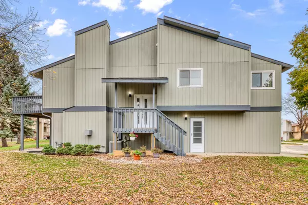 38 Fremont DR S, Fargo, ND 58103