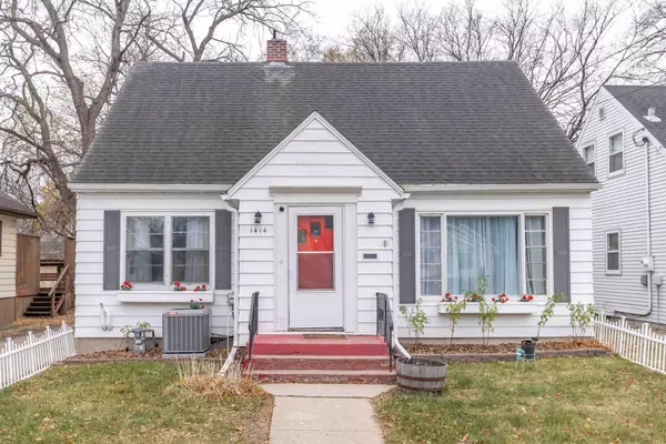 1414 10th AVE S, Fargo, ND 58103