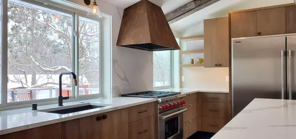 Wayzata, MN 55391,2800 Casco Point RD