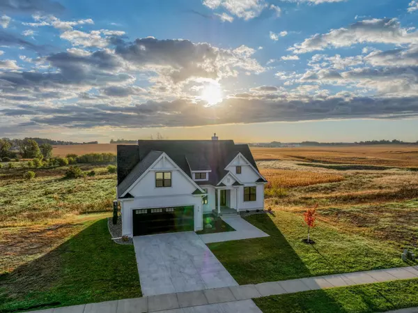 610 Field Point ST, Roberts, WI 54023