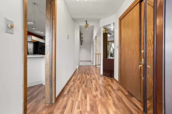 Fargo, ND 58103,909 Southwood DR S