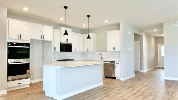 2483 Marsh View CT, Shakopee, MN 55379