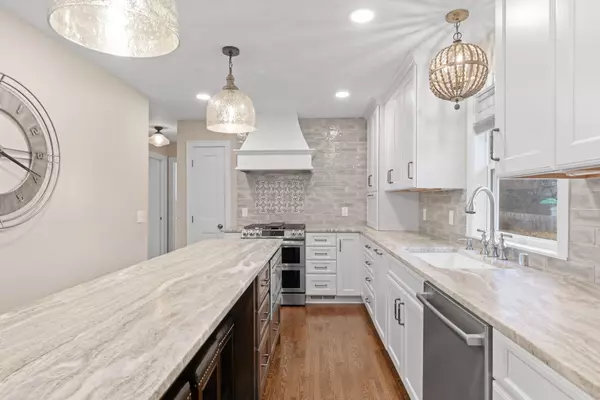 Golden Valley, MN 55427,1108 Quebec AVE N