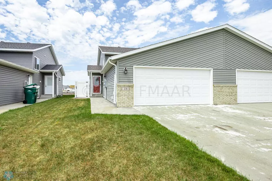 28 CEDAR DR, Mapleton, ND 58059